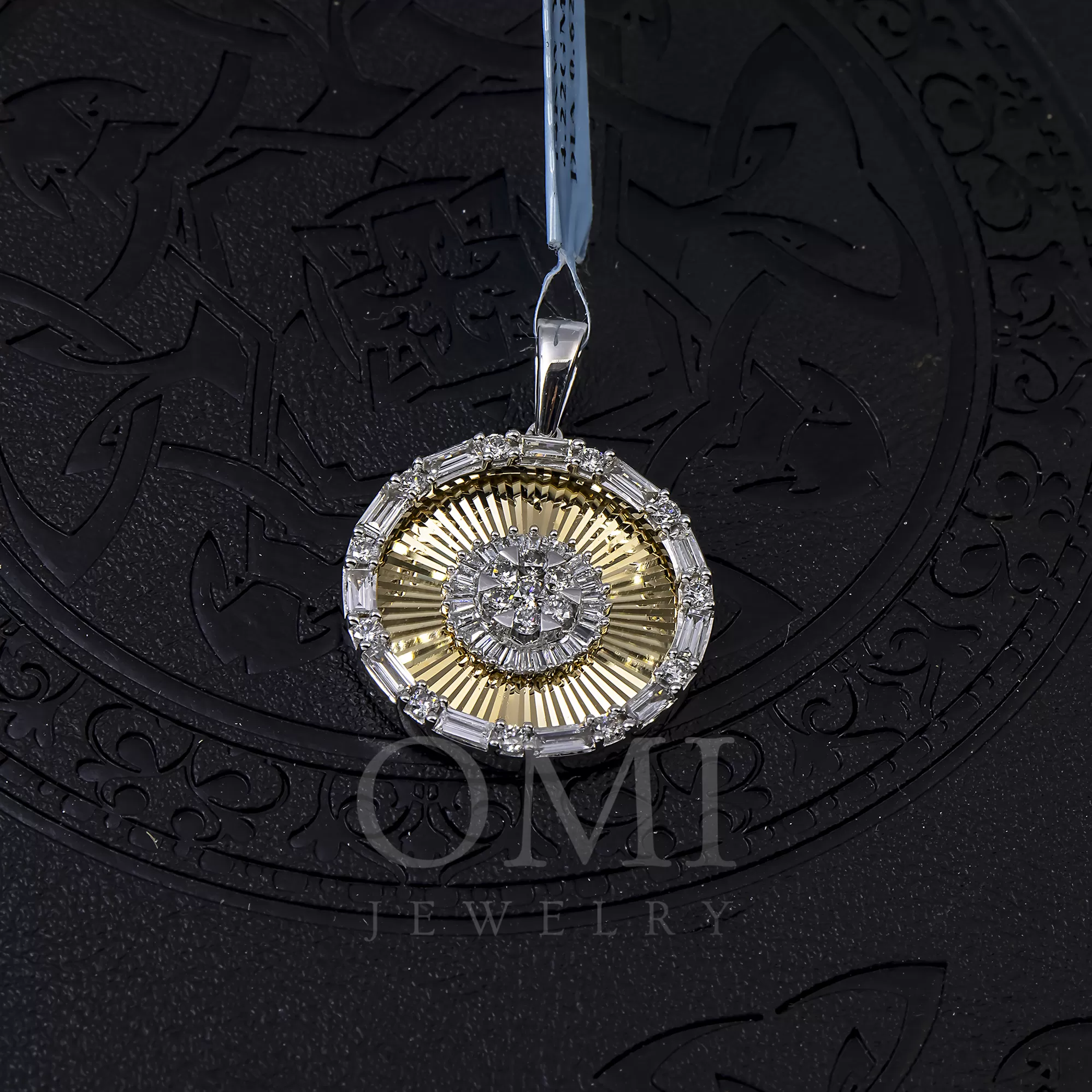 14K GOLD BAGUETTE AND ROUND DIAMOND COIN PENDANT 0.62 CT