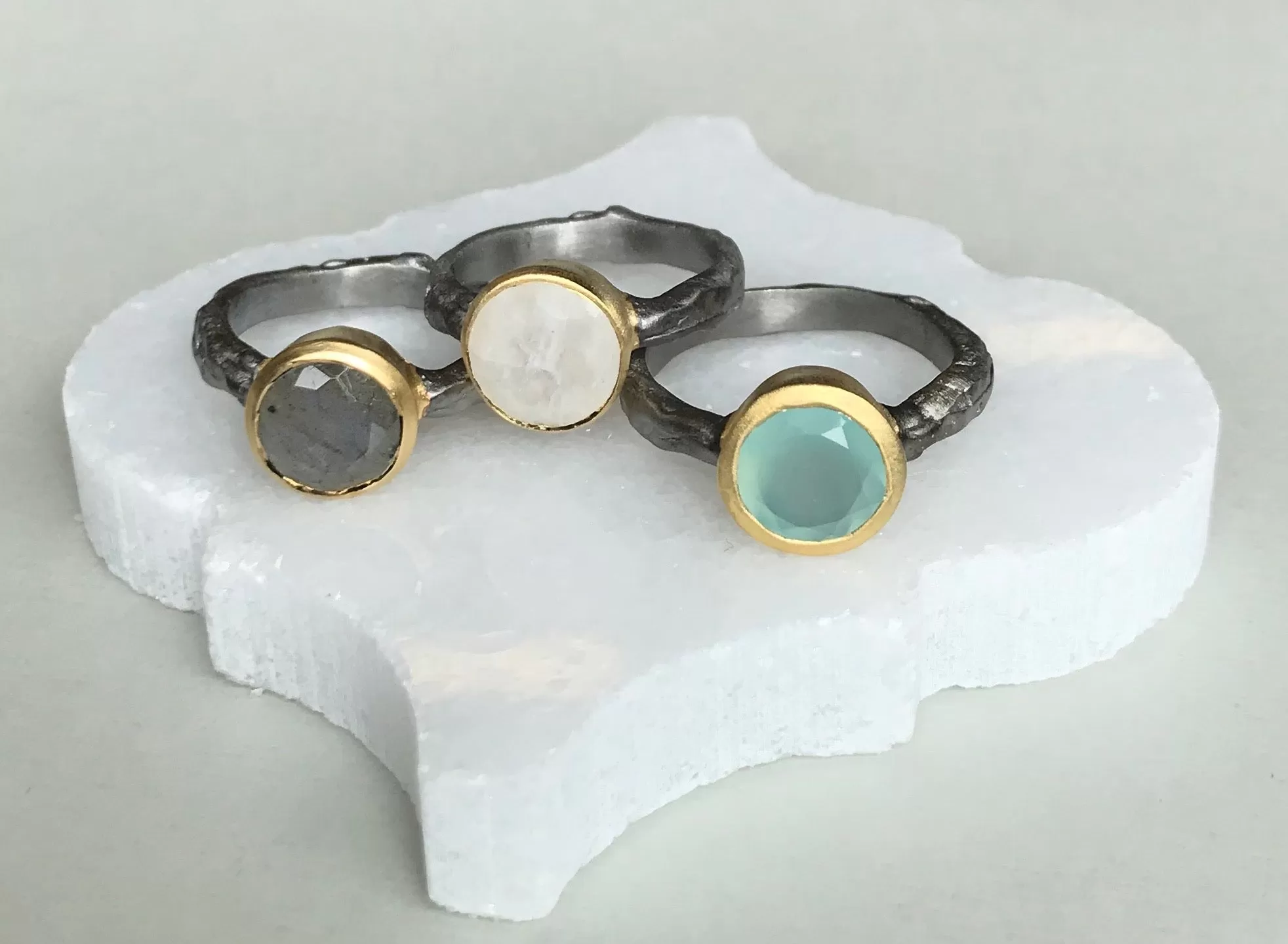 Hammered Band Designer Stone Ring