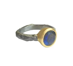 Hammered Band Designer Stone Ring