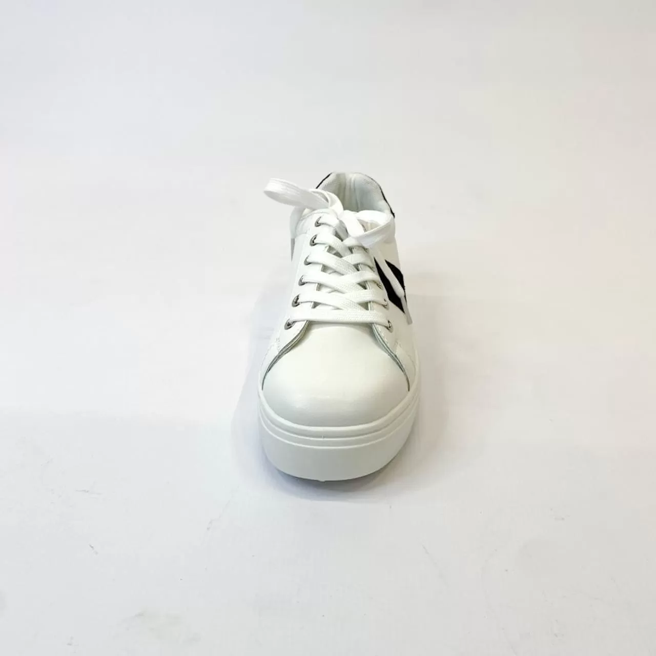 KG white/black platform sneaker