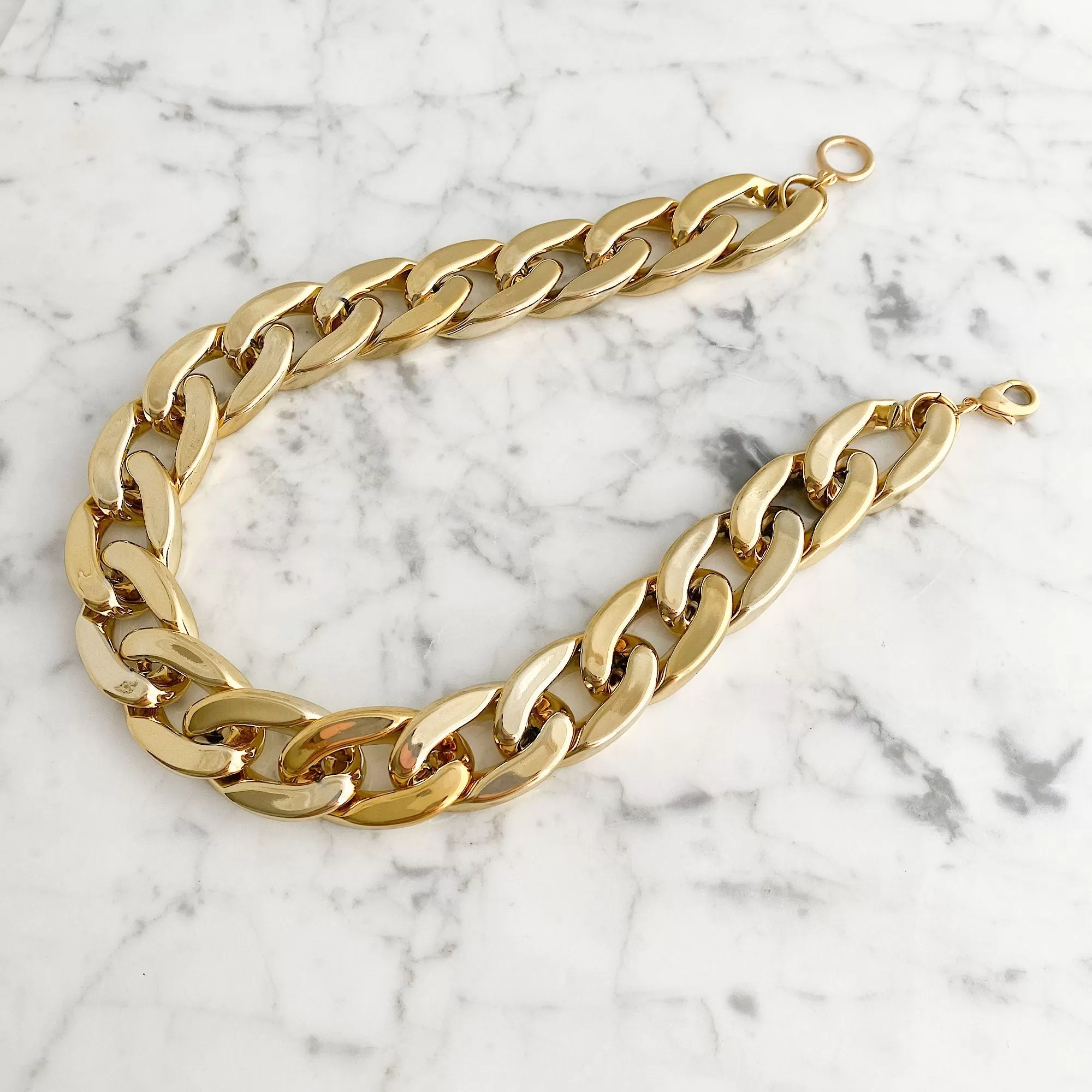 TYRA gold lightweight chunky chain necklace